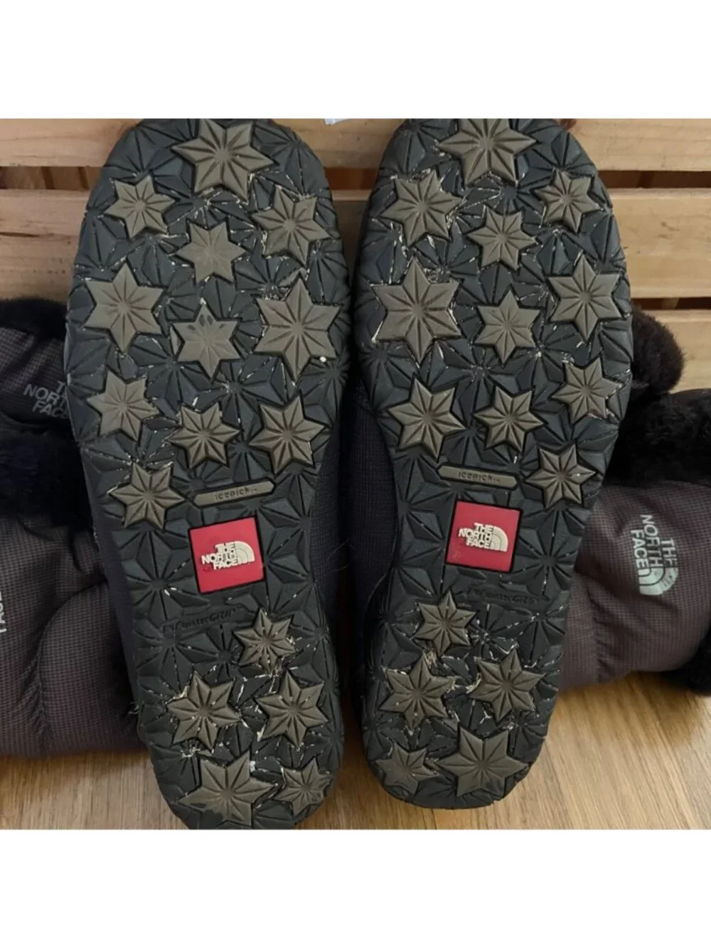 The North Face Size 8 Brown  Faux Fur Lined Quilted Goose Down Winter Boot